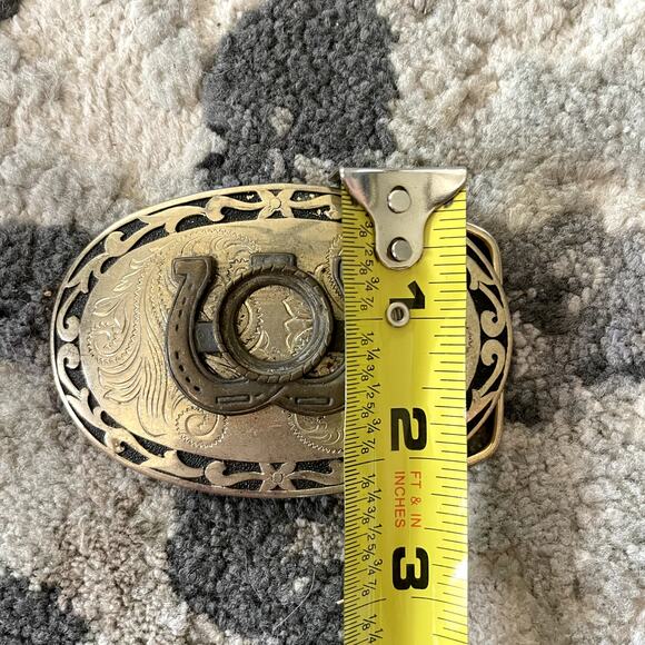 Vintage Unbranded Western Cowboy Horseshoe Belt Buckle Gold Tone Filigree - Picture 3 of 4
